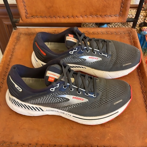 Brooks Athletic Shoes - Picture 2 of 8